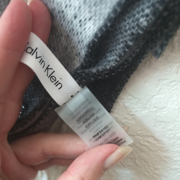 Calvin Klein scarf - Picture 5 of 5